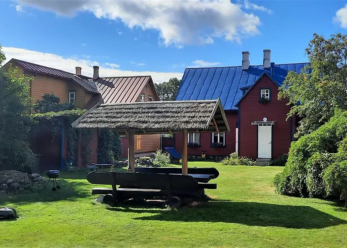 Elisabeth's & Courtyard For Barbeque